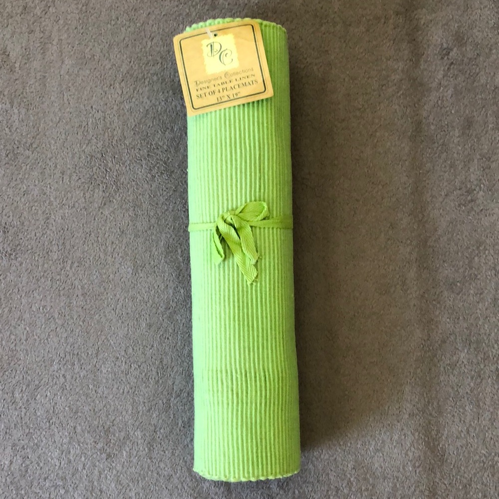 Designer’s Collections Fine Table Linen Green Placements 13x19” - Set of 4